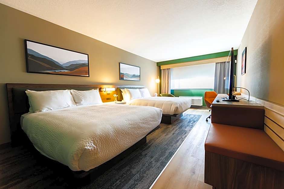 Monarch Hotel And Conference Center