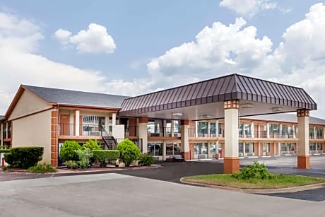 Super 8 by Wyndham Longview/I-20