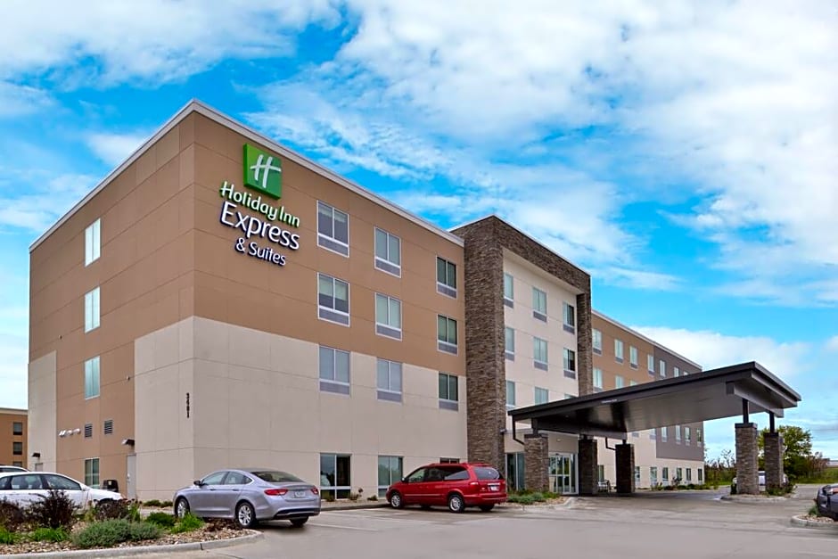 Holiday Inn Express & Suites - Marshalltown, an IHG Hotel