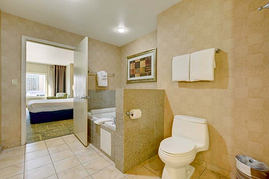 Princess II Suite Platinum * Balcony Strip Views
