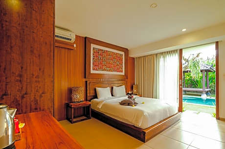 Queen Room with Pool View