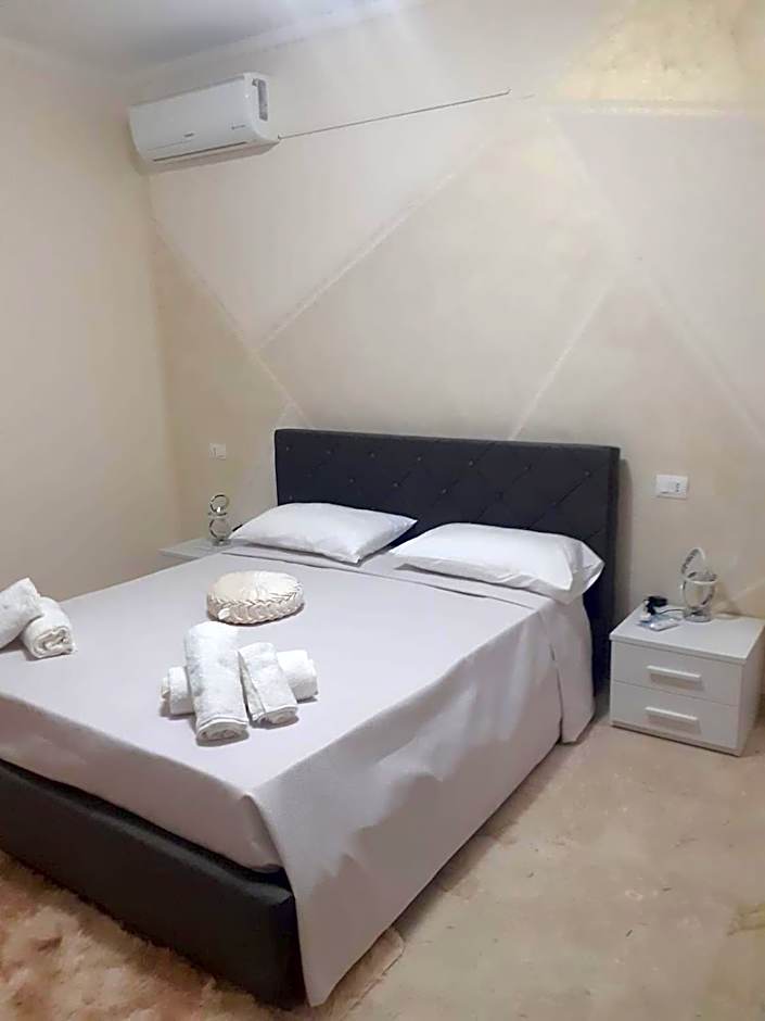 LOVELY BIANCO - Rooms & Apartment