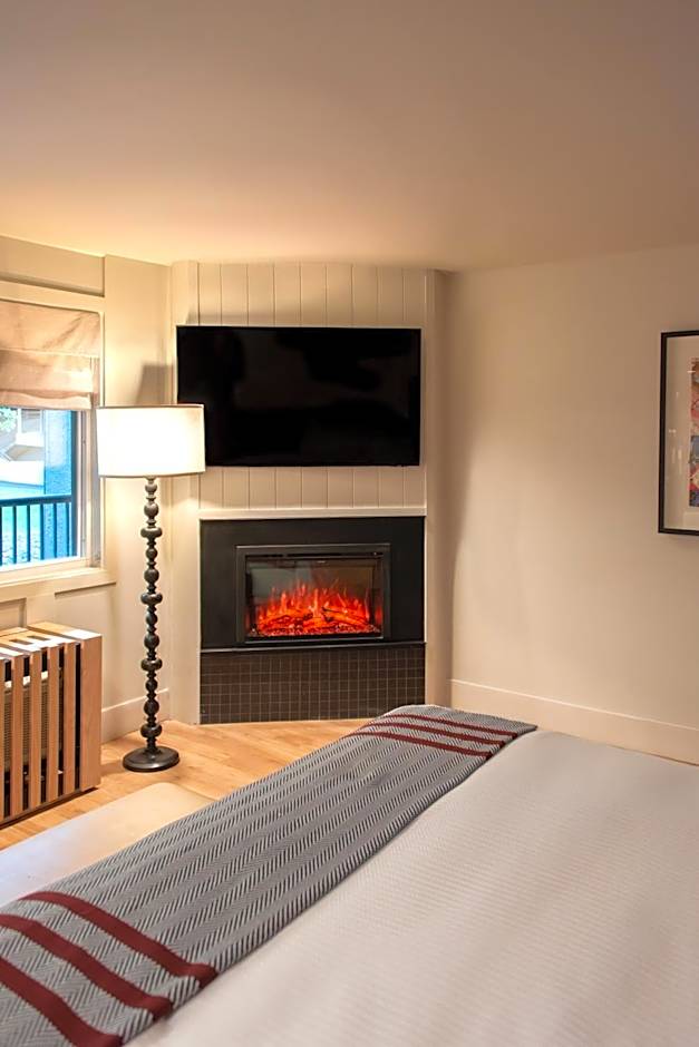 Historic Rocky Waters Inn, A Small Luxury Hotel