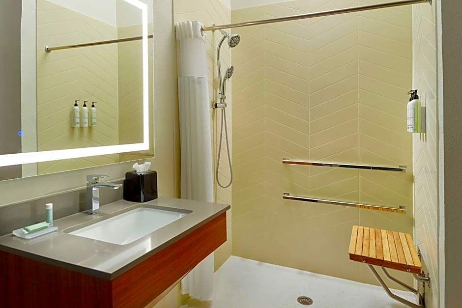 Fairfield Inn & Suites by Marriott Charleston North/University Area