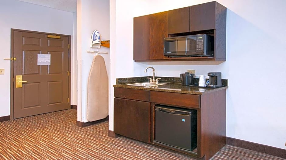 Holiday Inn Express Hotel & Suites Chicago-Deerfield/Lincolnshire