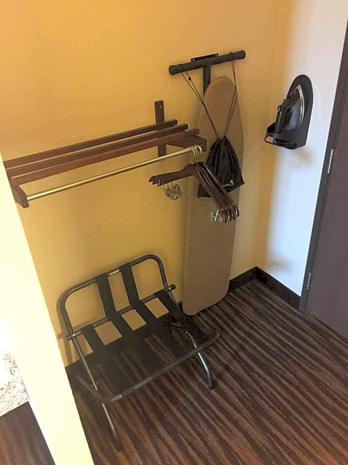 Cobblestone Inn & Suites - Maryville