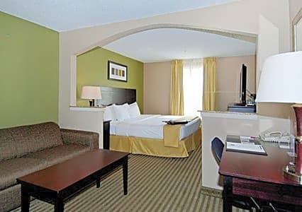 Comfort Suites Las Colinas Center / Irving