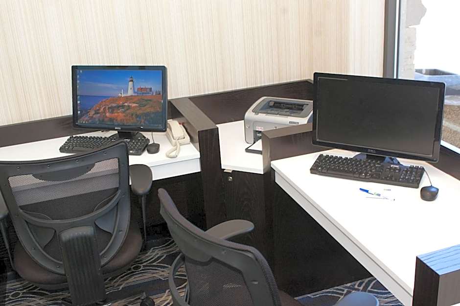 Holiday Inn Express & Suites Laurel Lakes By IHG