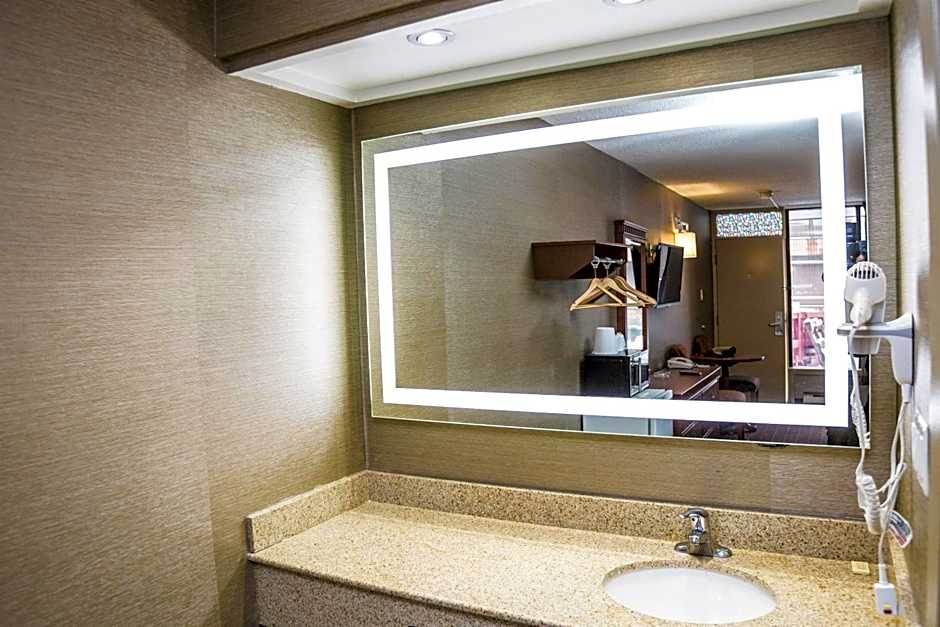 Mississauga Gate Inn