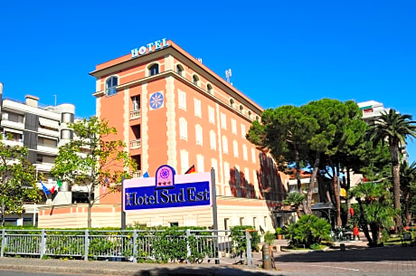 Hotel Sud Est by Fam Rossetti