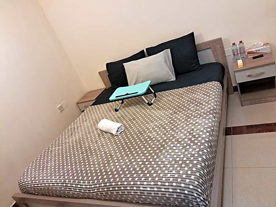 Top House Zayed Airport AUH