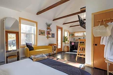 Deluxe Queen Studio