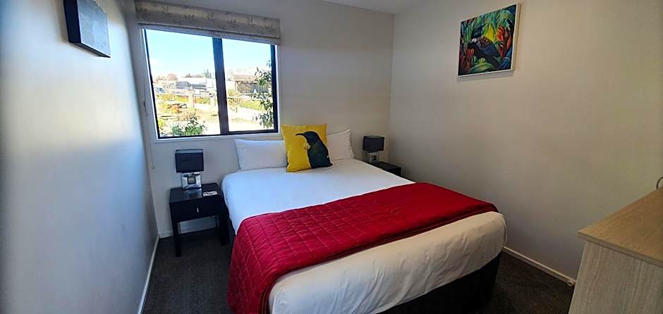 The Moorings Motel and Apartments