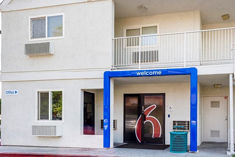 Motel 6-Bakersfield, CA - East