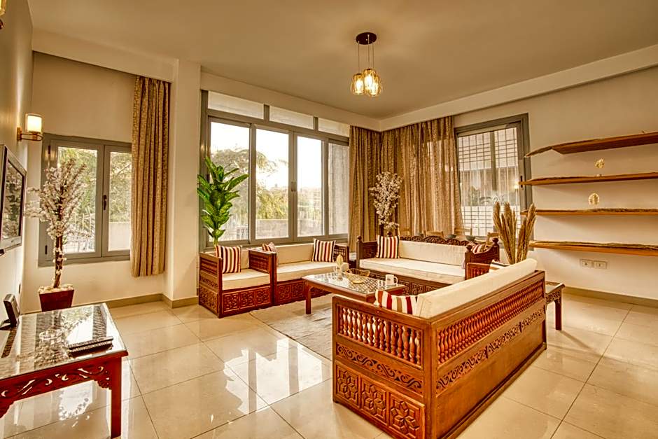 Spacious Garden Duplex near JW Marriott