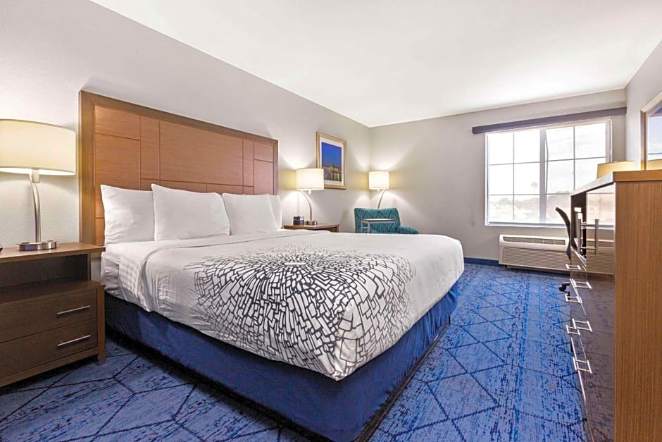 La Quinta Inn & Suites by Wyndham NE Long Beach/Cypress