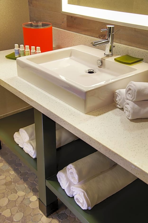 Hotel Indigo Traverse City By IHG