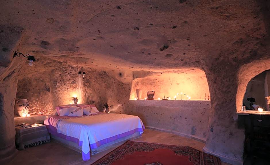 Jerveni Cave Hotel