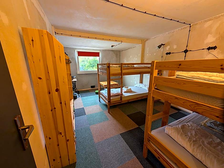 Monkey Factory - Mini Home-Stay Hostel