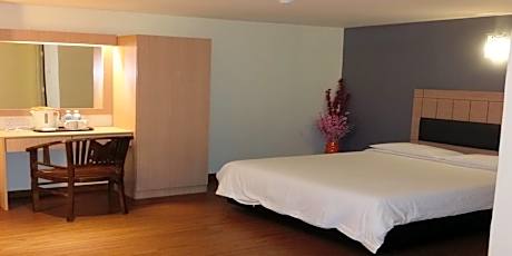 Queen Rooms