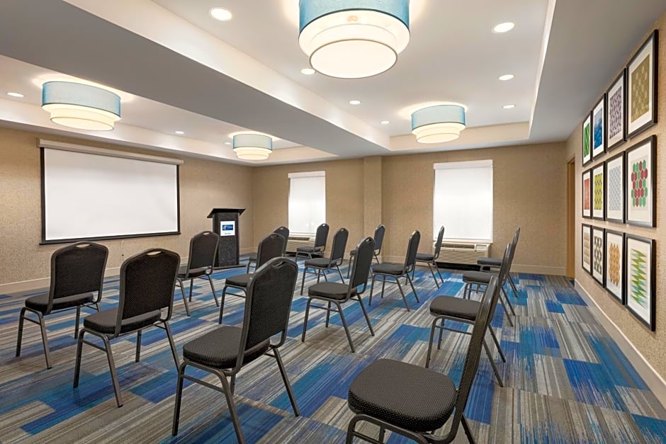 Holiday Inn Express & Suites Philadelphia - Mt. Laurel By IHG