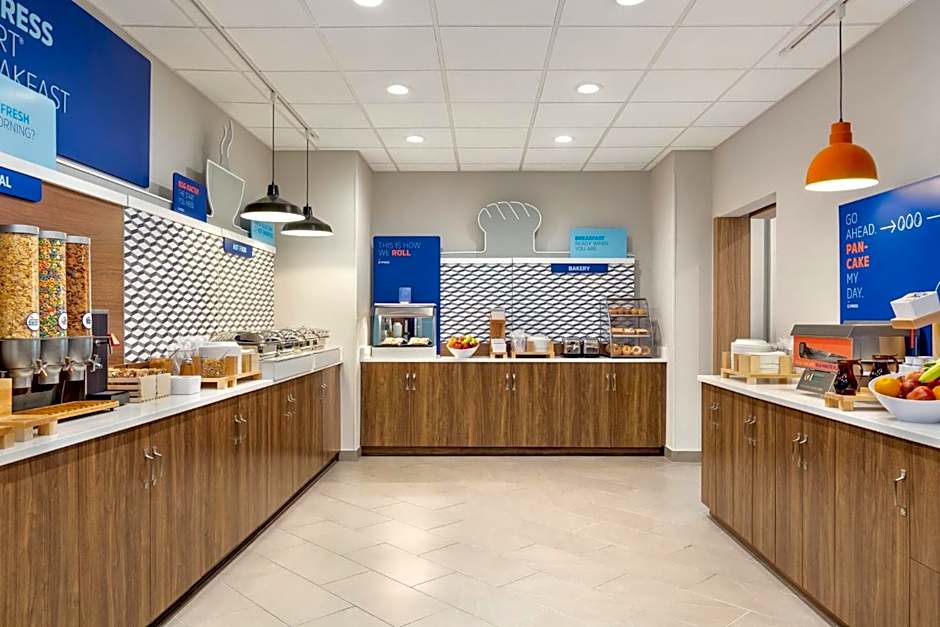 Holiday Inn Express & Suites Bessemer - Birmingham SW By IHG
