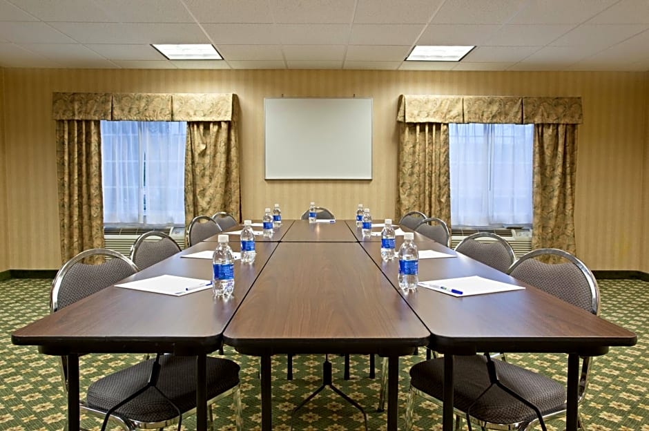 Holiday Inn Express Mount Pleasant- Scottdale, an IHG Hotel