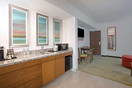 Queen Suite with Two Queen Beds and Bathtub - Non-Smoking