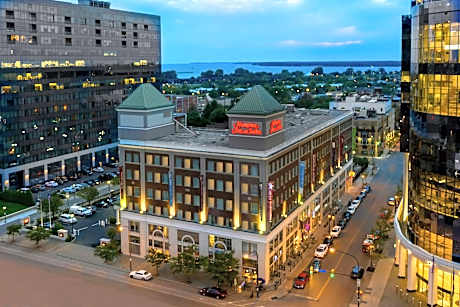 Hampton Inn By Hilton And Suites Buffalo Downtown