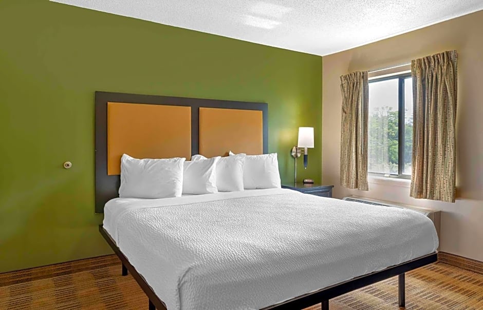 Extended Stay America Suites - Chicago - Lombard - Yorktown Center