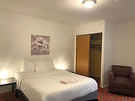 Queen Room with Shared Bathroom