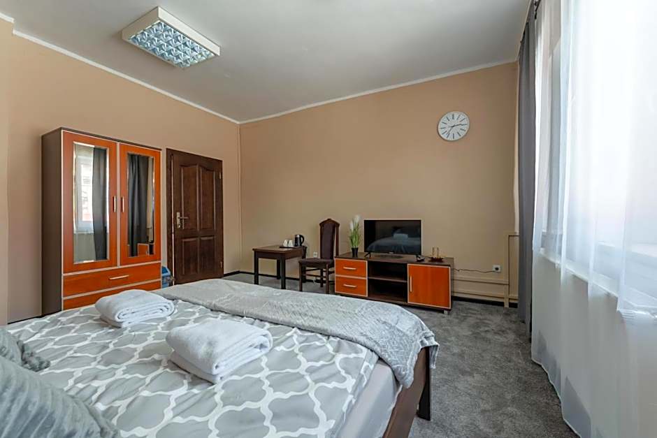 Hostelio - Tanie i komfortowe pokoje, parking, sklep na miejscu