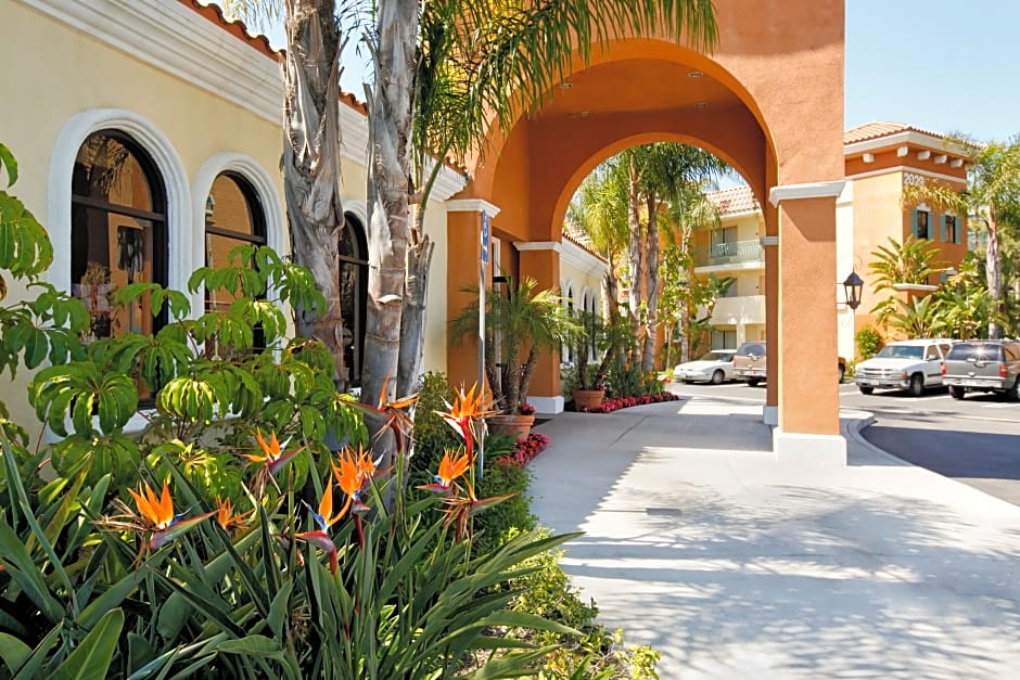 Cortona Inn And Suites Anaheim Resort