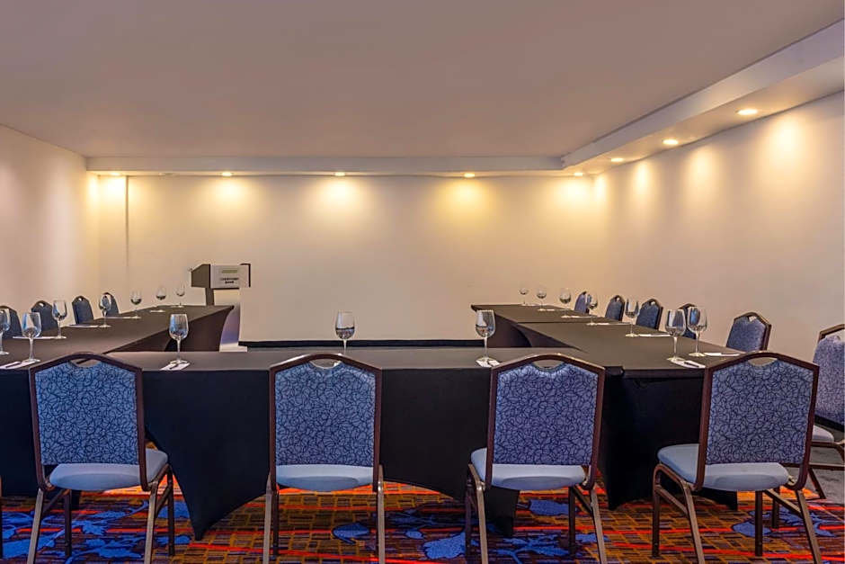 Courtyard by Marriott Toluca Airport