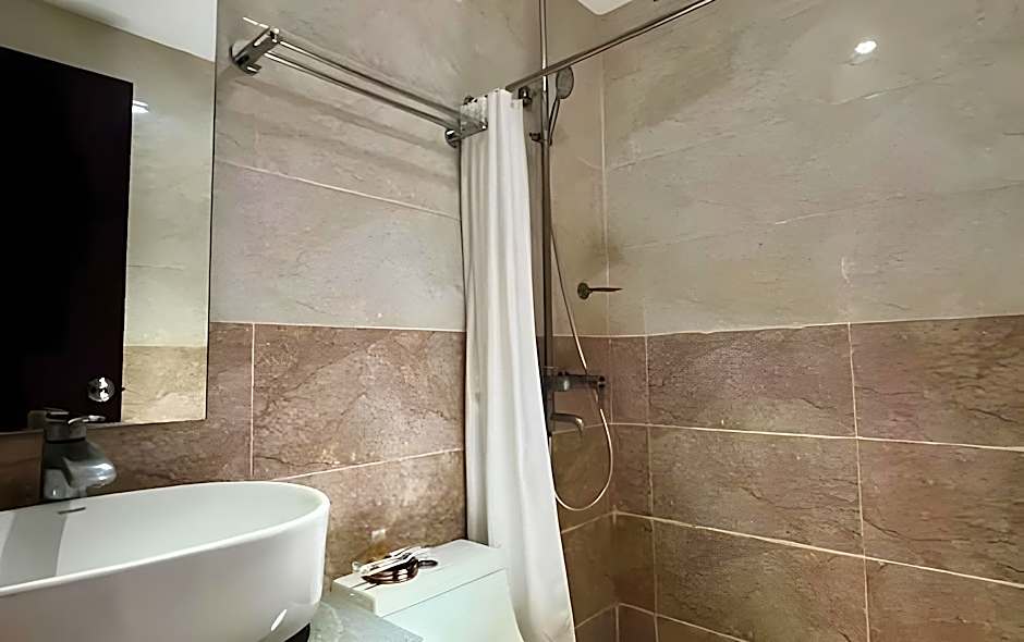 Canberry Hotel