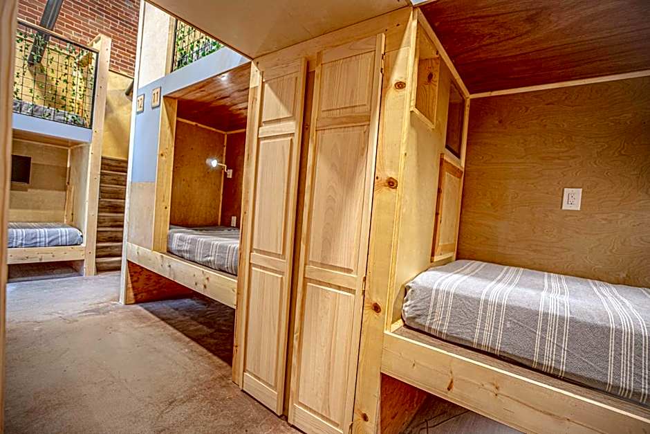 Social Stays - Santa Barbara's FIRST hostel on State Street