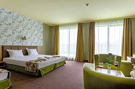 Family Room - Free Parking