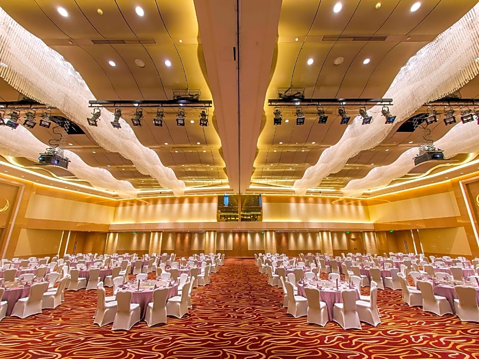 Pullman Linyi Lushang Hotel