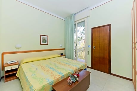 Economy Double or Twin Room with Private External Bathroom