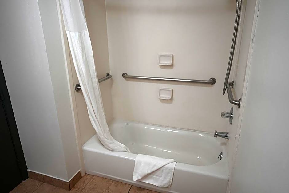 Ramada by Wyndham Tulsa Broken Arrow