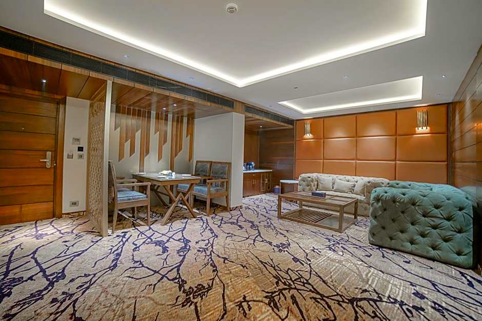 Photo 1 of 8 of Executive Suite
