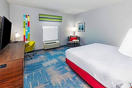 King Room with Roll-In Shower - Mobility/Hearing Accessible - Non-Smoking