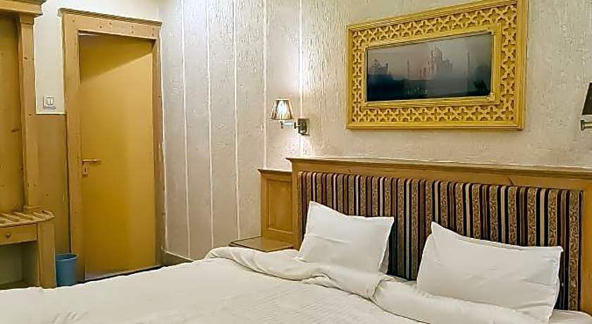 Hotel Kamal ( Nearest to Taj Mahal )