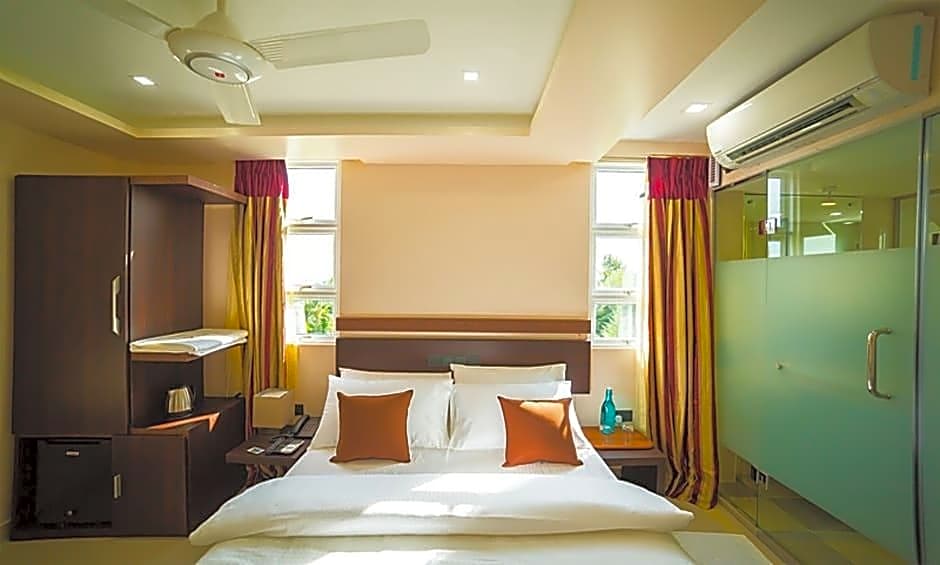The White Harp Beach Hotel