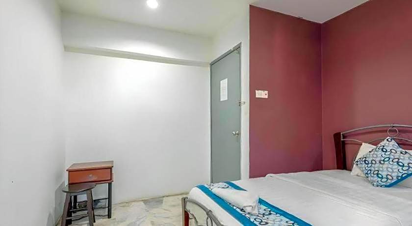 OYO 89874 Gs Golden Star Hotel