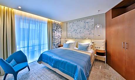 Apartment with Garden View