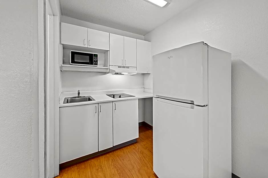 Birch Hill Suites Kansas City - Independence