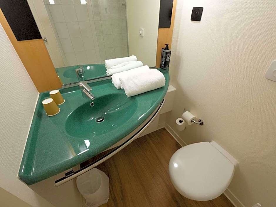 ibis Lyon Est Bron