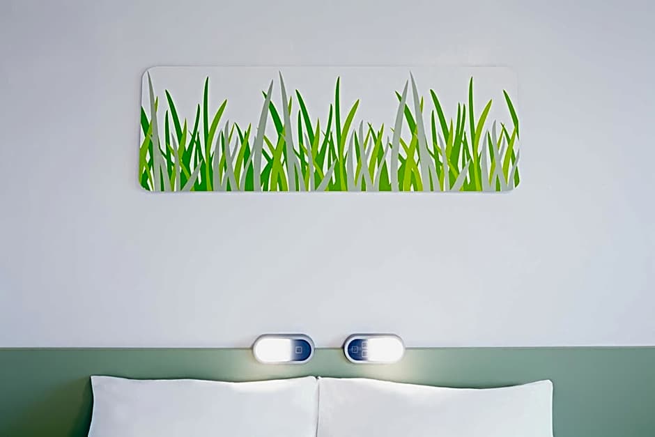 Warrington Motel, J20 M6 Lymm Services