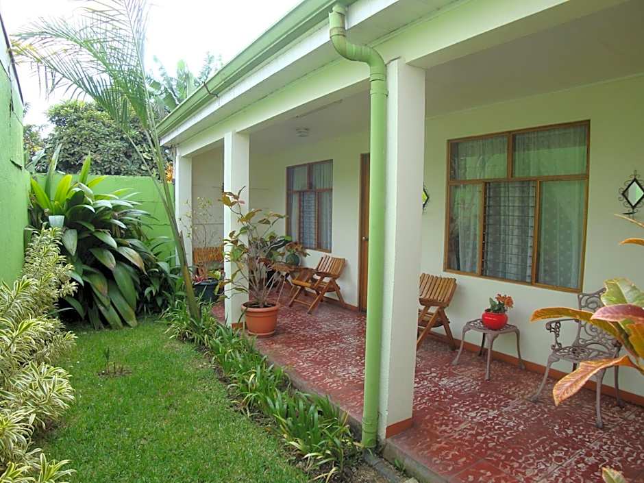 Hotel La Guaria Inn & Suites